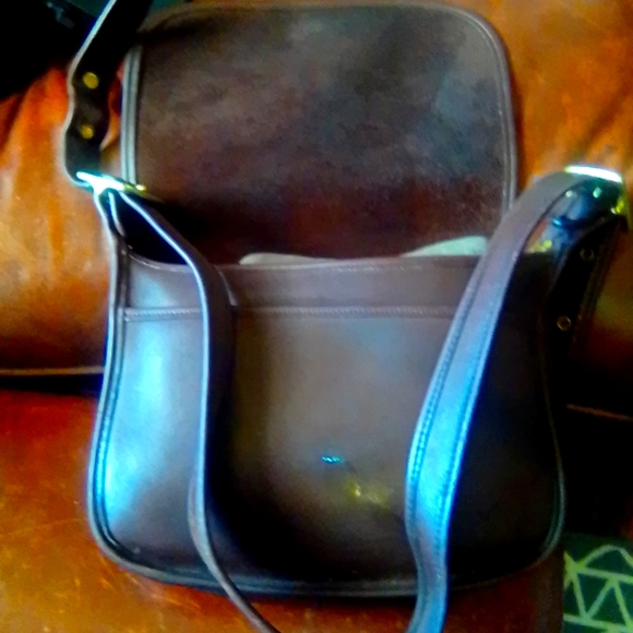 Coach womens brown messenger bag vintage, thick leather has same in black - Picture 1 of 12